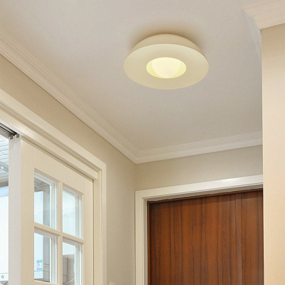 Plafonnier blanc rond simple en forme d'OVNI