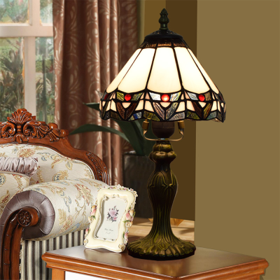 Lampe de table &agrave; c&ocirc;ne en verre teint&eacute; Tiffany r&eacute;tro cr&eacute;atif