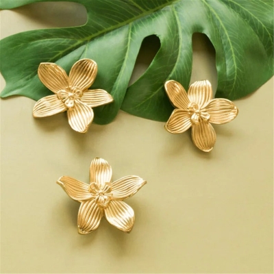 Boutons d'armoire et poign&eacute;es de tiroir en laiton &agrave; fleurs dor&eacute;es