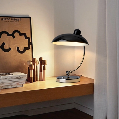 Lampe de table moderne en m&eacute;tal pour le salon