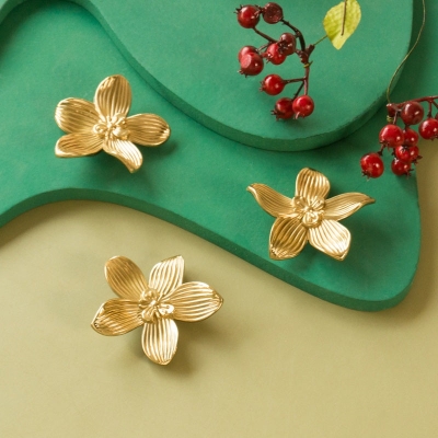 Boutons d'armoire et poign&eacute;es de tiroir en laiton &agrave; fleurs dor&eacute;es