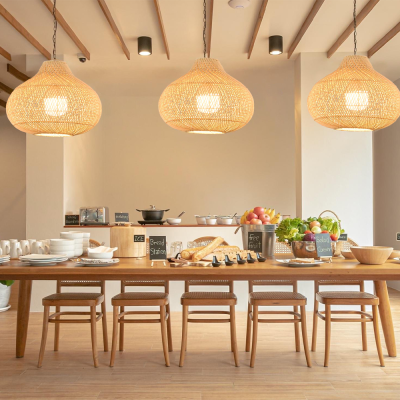 Lampe suspendue cr&eacute;ative en rotin et osier pour salle &agrave; manger