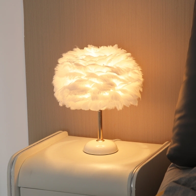 Lampe de table moderne en plumes