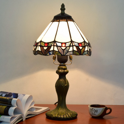 Lampe de table &agrave; c&ocirc;ne en verre teint&eacute; Tiffany r&eacute;tro cr&eacute;atif
