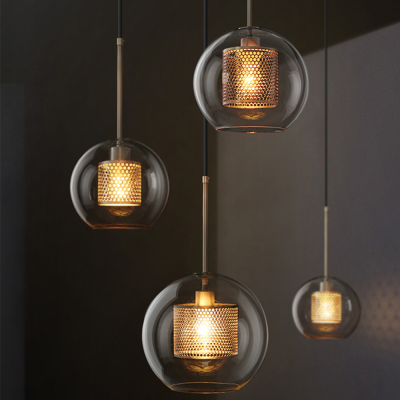 Lampe &agrave; suspension en verre Chiswick au d&eacute;cor moderne