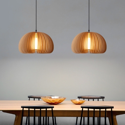 Lampe &agrave; suspension en bois en forme de rides de style Ratten